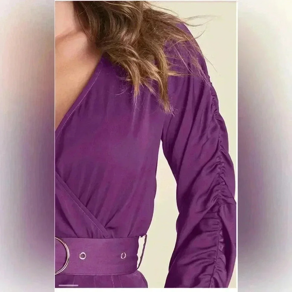 V neck belted top - Picture 2 of 16